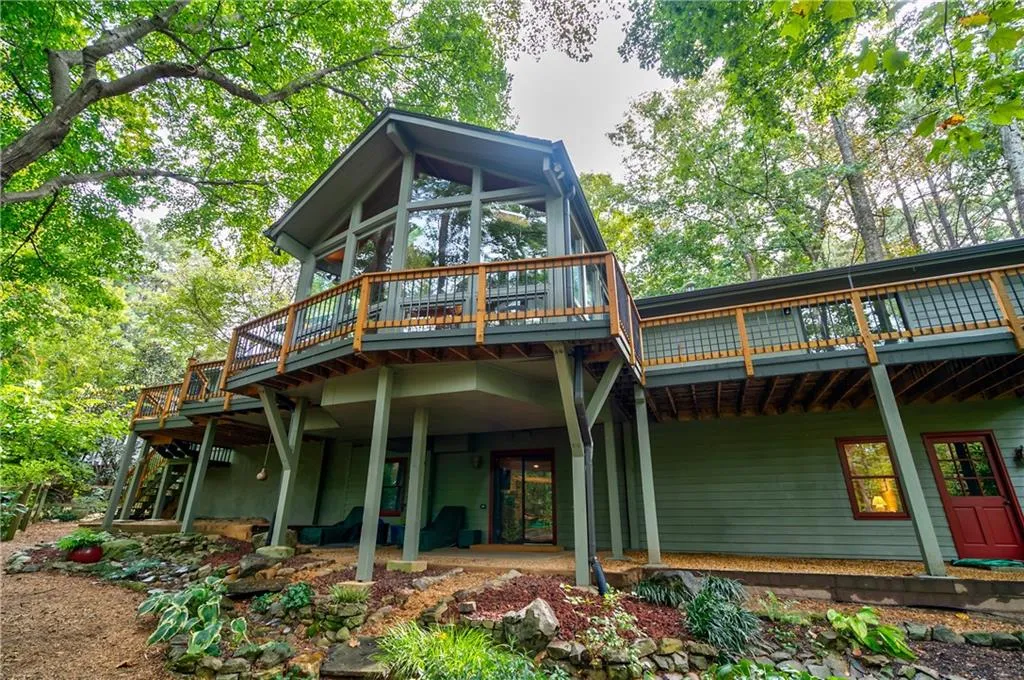 980 Lost Forest Drive Nw, Sandy Springs, Georgia 30328, 4 Bedrooms Bedrooms, ,3 BathroomsBathrooms,Residential,Sold,980 Lost Forest Drive Nw,6091357