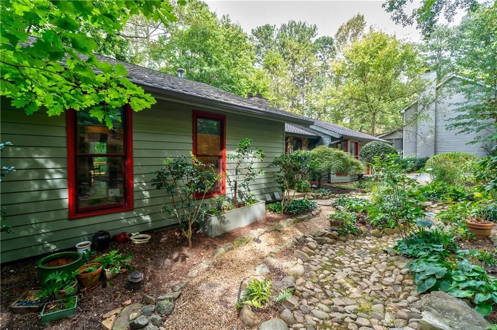 980 Lost Forest Drive Nw, Sandy Springs, Georgia 30328, 4 Bedrooms Bedrooms, ,3 BathroomsBathrooms,Residential,Sold,980 Lost Forest Drive Nw,6091357