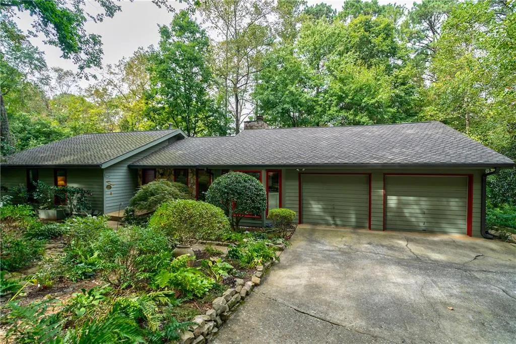 980 Lost Forest Drive Nw, Sandy Springs, Georgia 30328, 4 Bedrooms Bedrooms, ,3 BathroomsBathrooms,Residential,Sold,980 Lost Forest Drive Nw,6091357