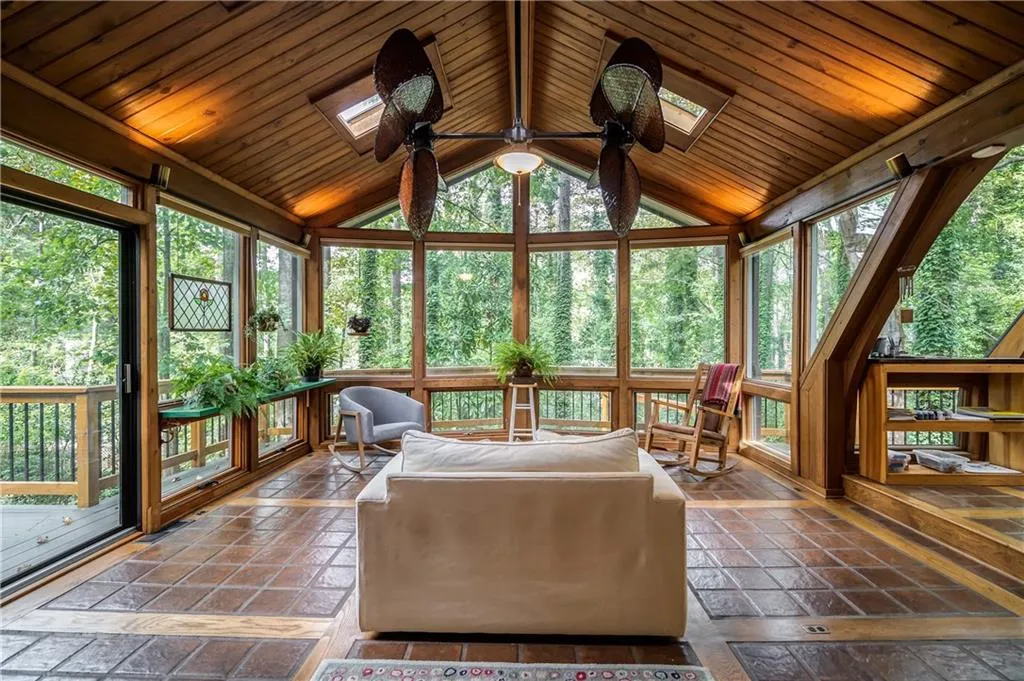 980 Lost Forest Drive Nw, Sandy Springs, Georgia 30328, 4 Bedrooms Bedrooms, ,3 BathroomsBathrooms,Residential,Sold,980 Lost Forest Drive Nw,6091357