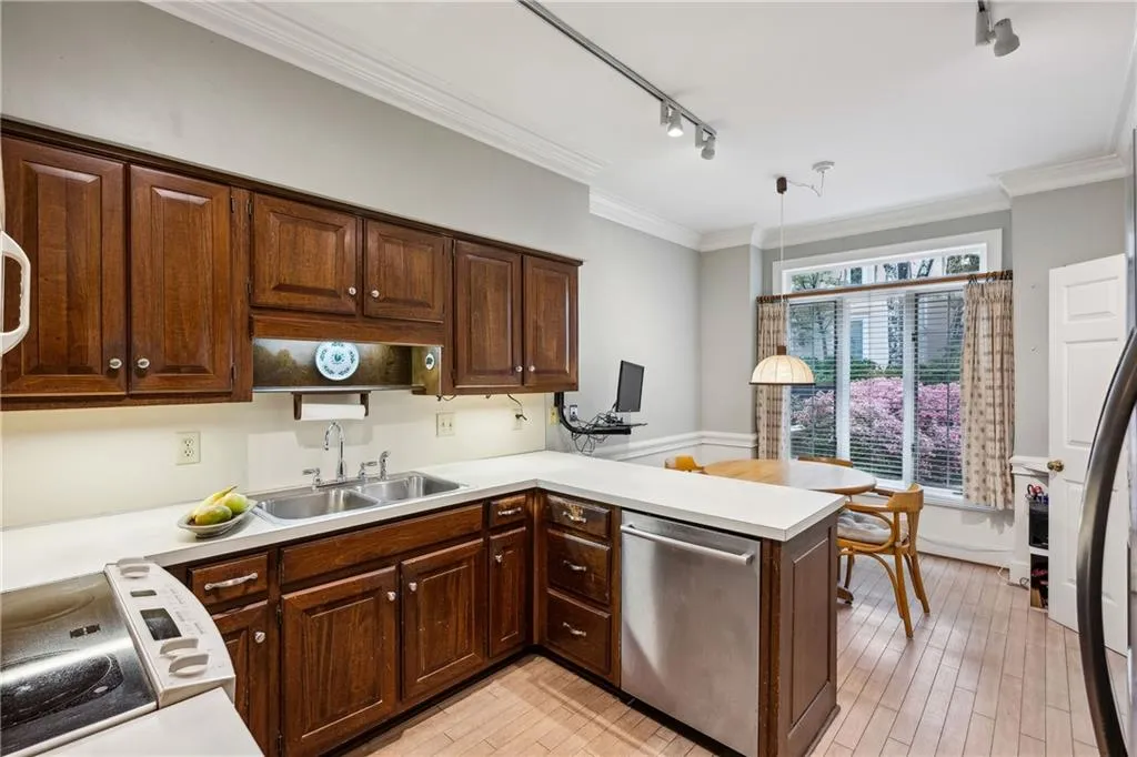 12 Braemore Drive, Atlanta, Georgia 30328, 4 Bedrooms Bedrooms, ,3 BathroomsBathrooms,Residential,Sold,12 Braemore Drive,7547590