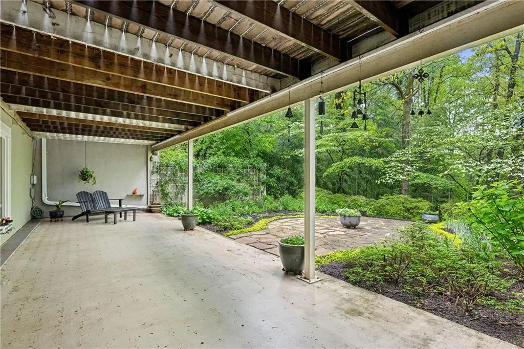 12 Braemore Drive, Atlanta, Georgia 30328, 4 Bedrooms Bedrooms, ,3 BathroomsBathrooms,Residential,Sold,12 Braemore Drive,7547590
