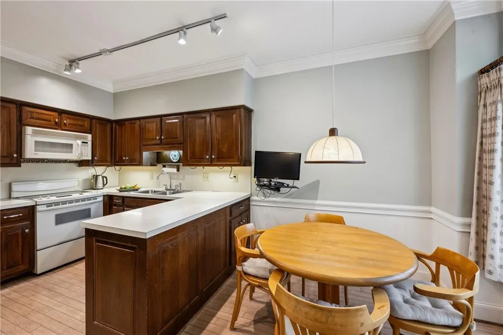 12 Braemore Drive, Atlanta, Georgia 30328, 4 Bedrooms Bedrooms, ,3 BathroomsBathrooms,Residential,Sold,12 Braemore Drive,7547590