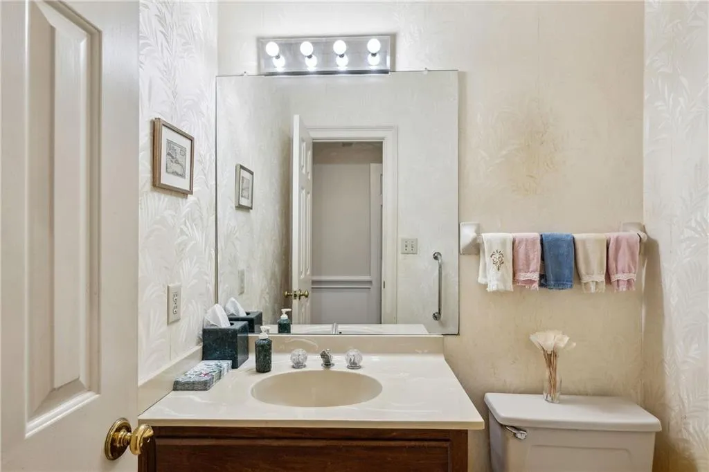 12 Braemore Drive, Atlanta, Georgia 30328, 4 Bedrooms Bedrooms, ,3 BathroomsBathrooms,Residential,Sold,12 Braemore Drive,7547590