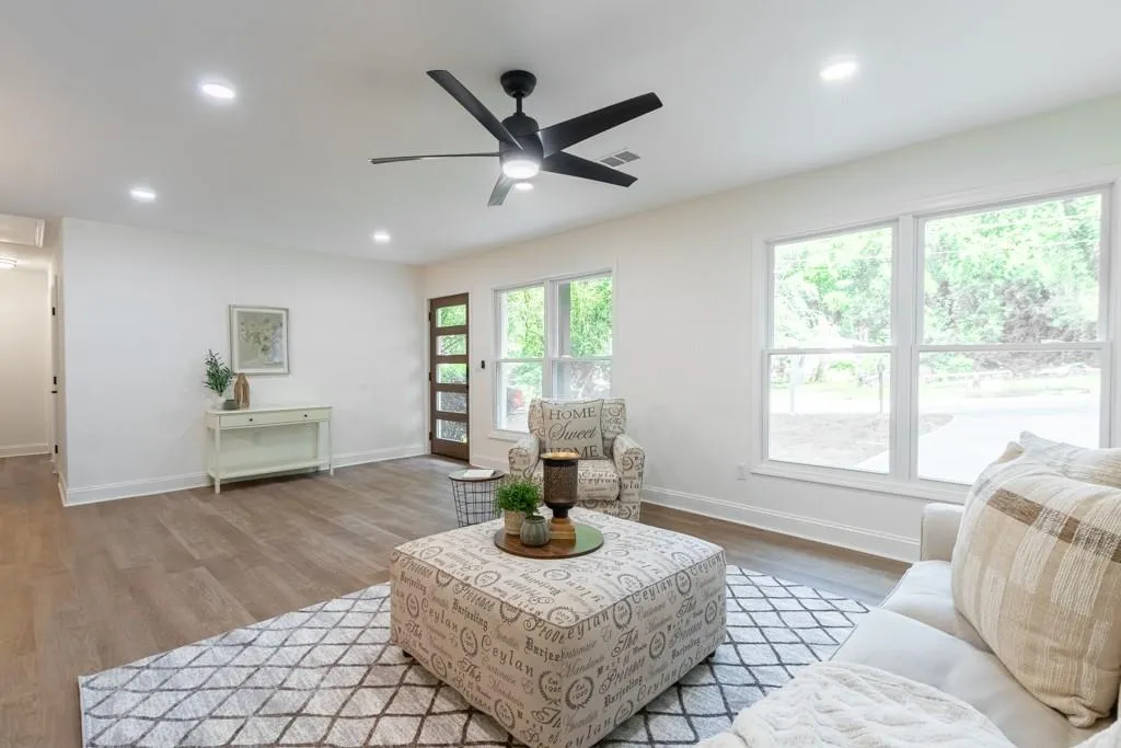 398 Baker Circle Nw, Atlanta, Georgia 30318, 4 Bedrooms Bedrooms, ,2 BathroomsBathrooms,Residential,For Sale,398 Baker Circle Nw,7585659