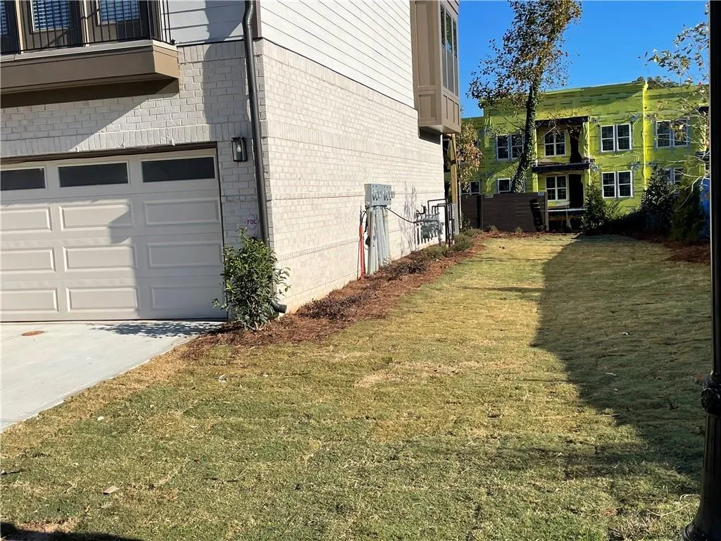 End Unit Side Yard
