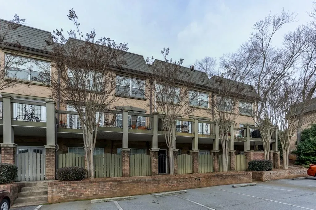 6980 Roswell Road Unit C12, Sandy Springs, Georgia 30328, 2 Bedrooms Bedrooms, ,2 BathroomsBathrooms,Residential,Sold,6980 Roswell Road Unit C12,6110523
