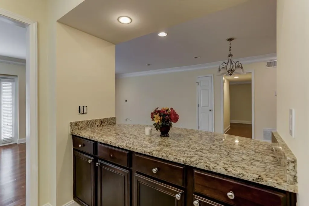 6980 Roswell Road Unit C12, Sandy Springs, Georgia 30328, 2 Bedrooms Bedrooms, ,2 BathroomsBathrooms,Residential,Sold,6980 Roswell Road Unit C12,6110523