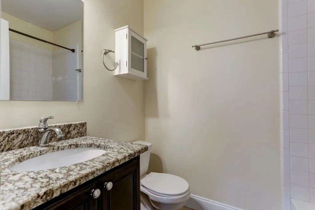 6980 Roswell Road Unit C12, Sandy Springs, Georgia 30328, 2 Bedrooms Bedrooms, ,2 BathroomsBathrooms,Residential,Sold,6980 Roswell Road Unit C12,6110523