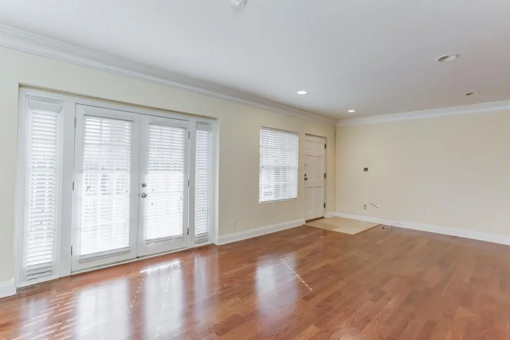 6980 Roswell Road Unit C12, Sandy Springs, Georgia 30328, 2 Bedrooms Bedrooms, ,2 BathroomsBathrooms,Residential,Sold,6980 Roswell Road Unit C12,6110523
