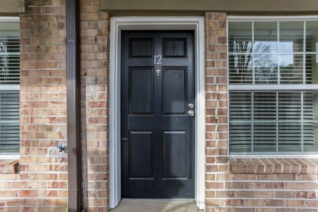 6980 Roswell Road Unit C12, Sandy Springs, Georgia 30328, 2 Bedrooms Bedrooms, ,2 BathroomsBathrooms,Residential,Sold,6980 Roswell Road Unit C12,6110523