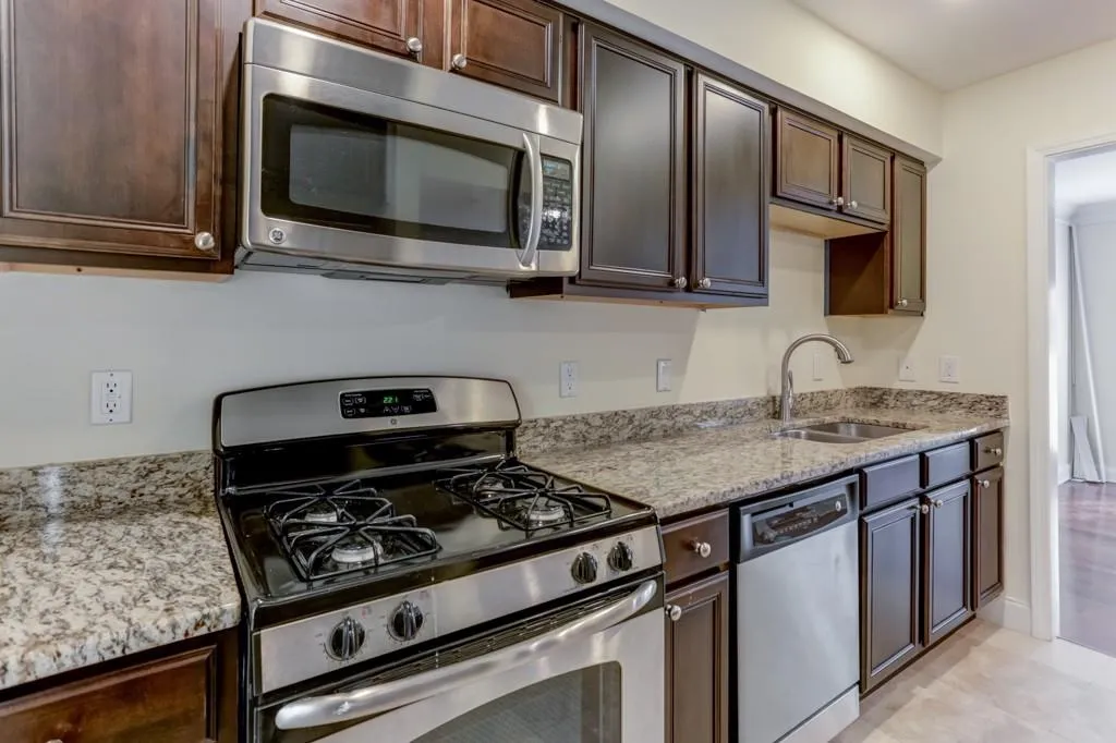 6980 Roswell Road Unit C12, Sandy Springs, Georgia 30328, 2 Bedrooms Bedrooms, ,2 BathroomsBathrooms,Residential,Sold,6980 Roswell Road Unit C12,6110523