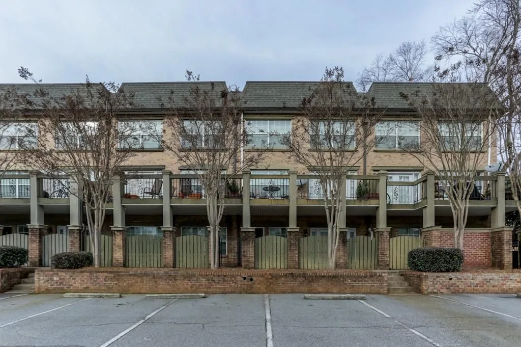 6980 Roswell Road Unit C12, Sandy Springs, Georgia 30328, 2 Bedrooms Bedrooms, ,2 BathroomsBathrooms,Residential,Sold,6980 Roswell Road Unit C12,6110523