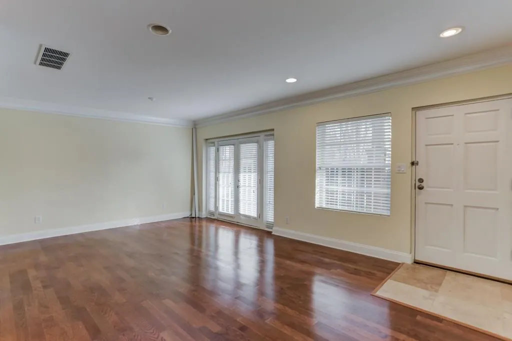 6980 Roswell Road Unit C12, Sandy Springs, Georgia 30328, 2 Bedrooms Bedrooms, ,2 BathroomsBathrooms,Residential,Sold,6980 Roswell Road Unit C12,6110523