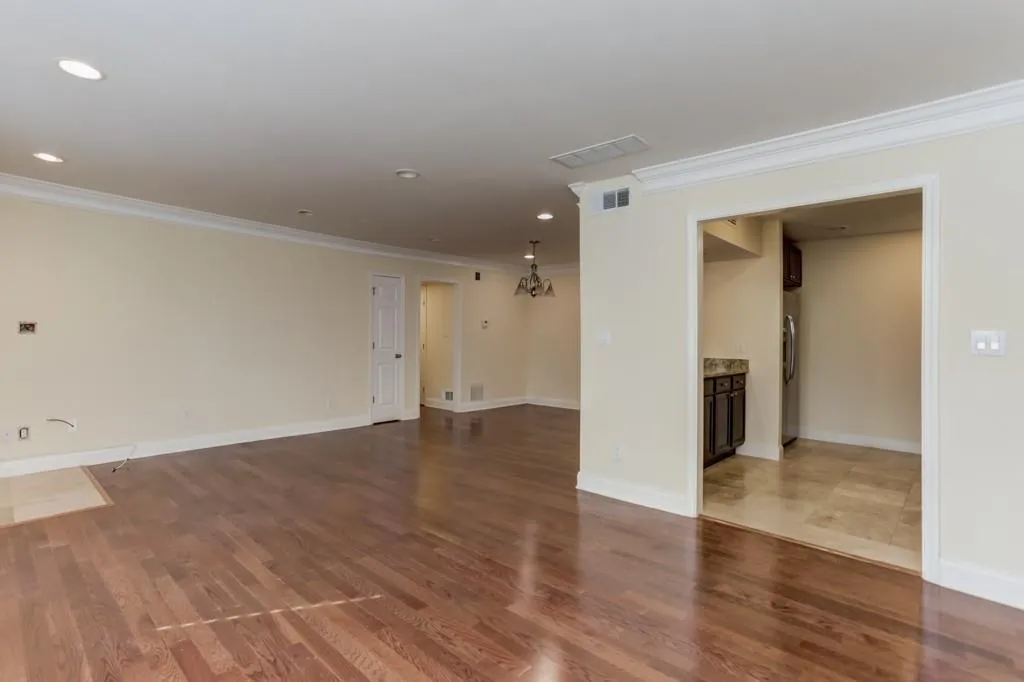 6980 Roswell Road Unit C12, Sandy Springs, Georgia 30328, 2 Bedrooms Bedrooms, ,2 BathroomsBathrooms,Residential,Sold,6980 Roswell Road Unit C12,6110523