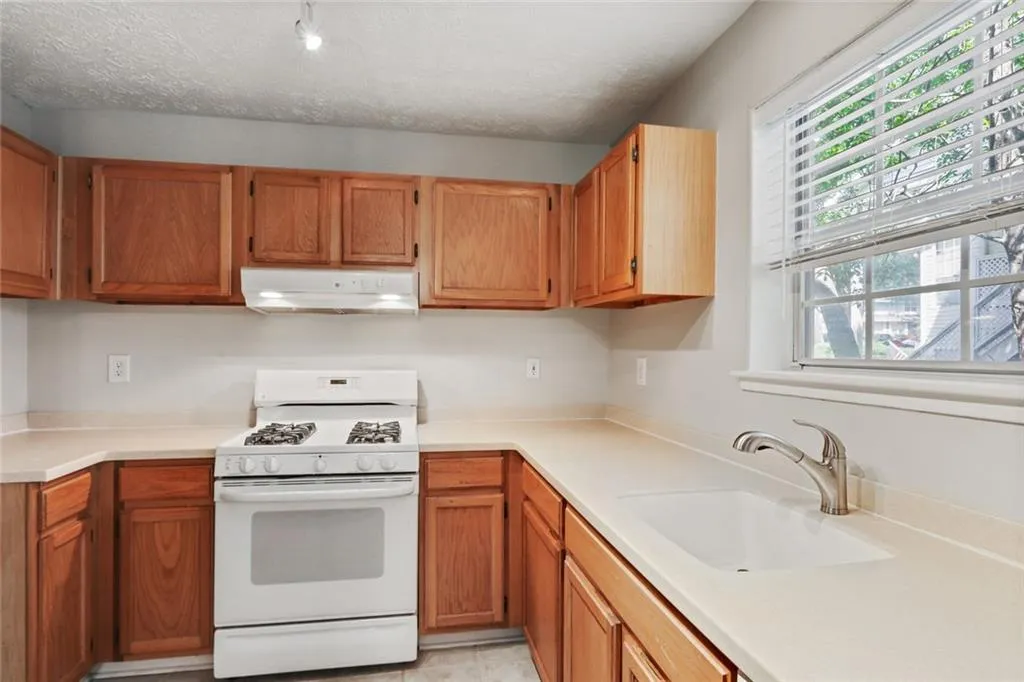 6812 Glenridge Drive Unit B, Sandy Springs, Georgia 30328, 3 Bedrooms Bedrooms, ,2 BathroomsBathrooms,Residential,Sold,6812 Glenridge Drive Unit B,6761992