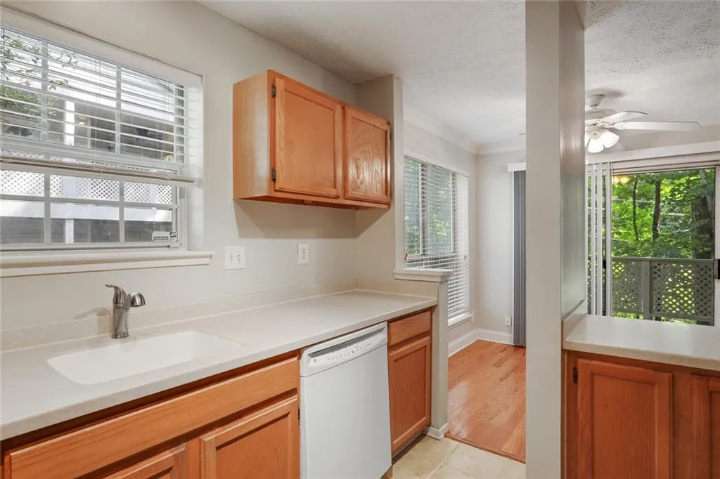 6812 Glenridge Drive Unit B, Sandy Springs, Georgia 30328, 3 Bedrooms Bedrooms, ,2 BathroomsBathrooms,Residential,Sold,6812 Glenridge Drive Unit B,6761992
