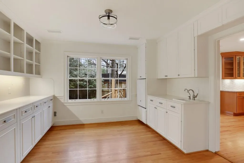 570 Spender Trace, Sandy Springs, Georgia 30350, 4 Bedrooms Bedrooms, ,3 BathroomsBathrooms,Residential,Sold,570 Spender Trace,6841977