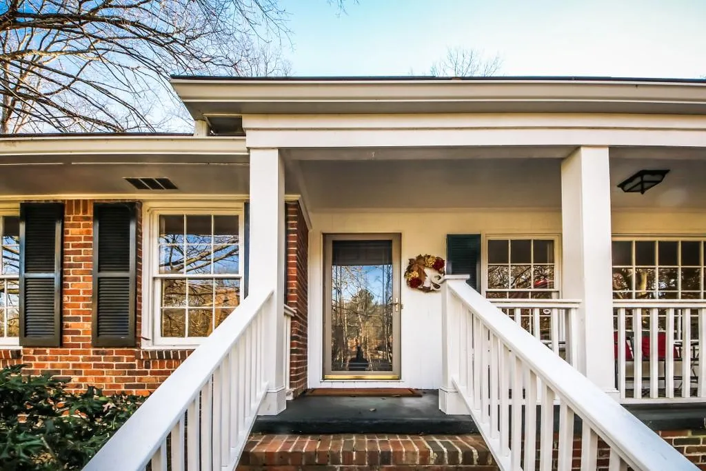 355 Forest Valley Court, Sandy Springs, Georgia 30342, 3 Bedrooms Bedrooms, ,3 BathroomsBathrooms,Residential,Sold,355 Forest Valley Court,6834782