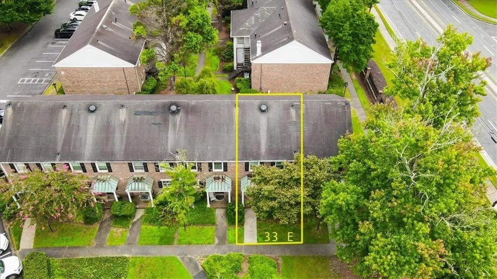 6700 Roswell Road Unit 33e, Sandy Springs, Georgia 30328, 2 Bedrooms Bedrooms, ,1 BathroomBathrooms,Residential,For Sale,6700 Roswell Road Unit 33e,7633141