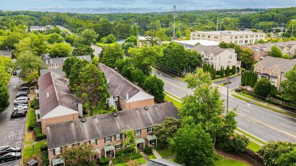 6700 Roswell Road Unit 33e, Sandy Springs, Georgia 30328, 2 Bedrooms Bedrooms, ,1 BathroomBathrooms,Residential,For Sale,6700 Roswell Road Unit 33e,7633141