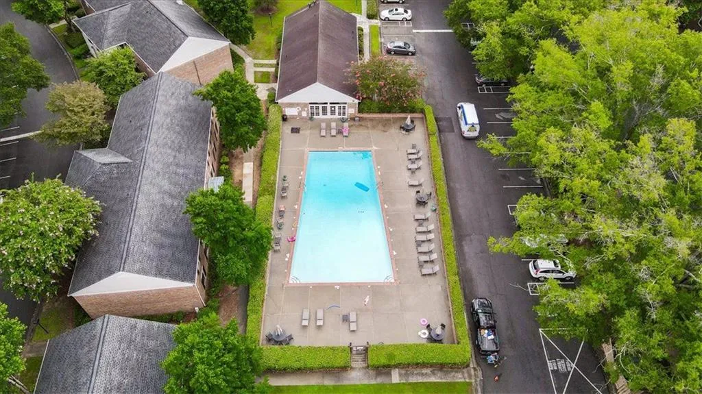 6700 Roswell Road Unit 33e, Sandy Springs, Georgia 30328, 2 Bedrooms Bedrooms, ,1 BathroomBathrooms,Residential,For Sale,6700 Roswell Road Unit 33e,7633141