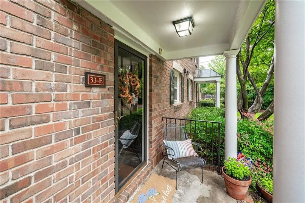 6700 Roswell Road Unit 33e, Sandy Springs, Georgia 30328, 2 Bedrooms Bedrooms, ,1 BathroomBathrooms,Residential,For Sale,6700 Roswell Road Unit 33e,7633141