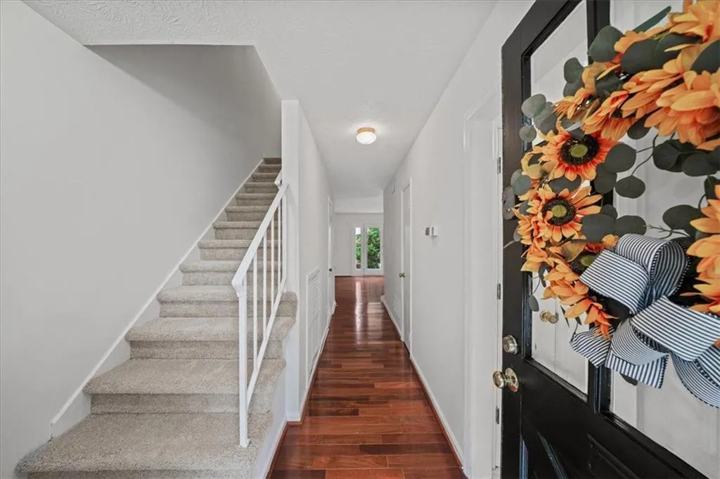 6700 Roswell Road Unit 33e, Sandy Springs, Georgia 30328, 2 Bedrooms Bedrooms, ,1 BathroomBathrooms,Residential,For Sale,6700 Roswell Road Unit 33e,7633141