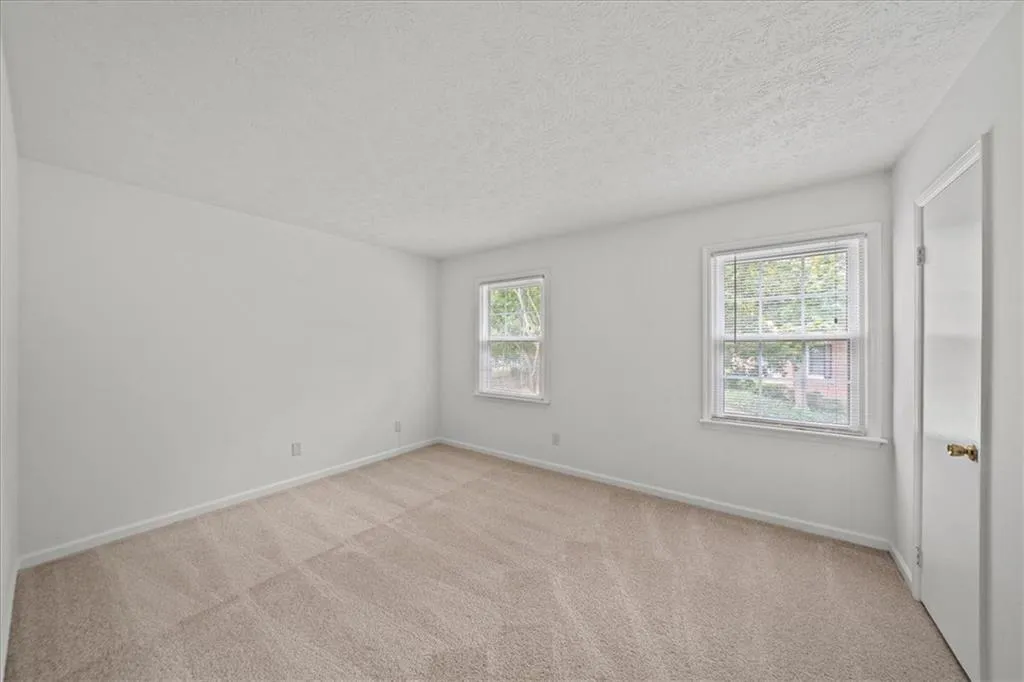 6700 Roswell Road Unit 33e, Sandy Springs, Georgia 30328, 2 Bedrooms Bedrooms, ,1 BathroomBathrooms,Residential,For Sale,6700 Roswell Road Unit 33e,7633141