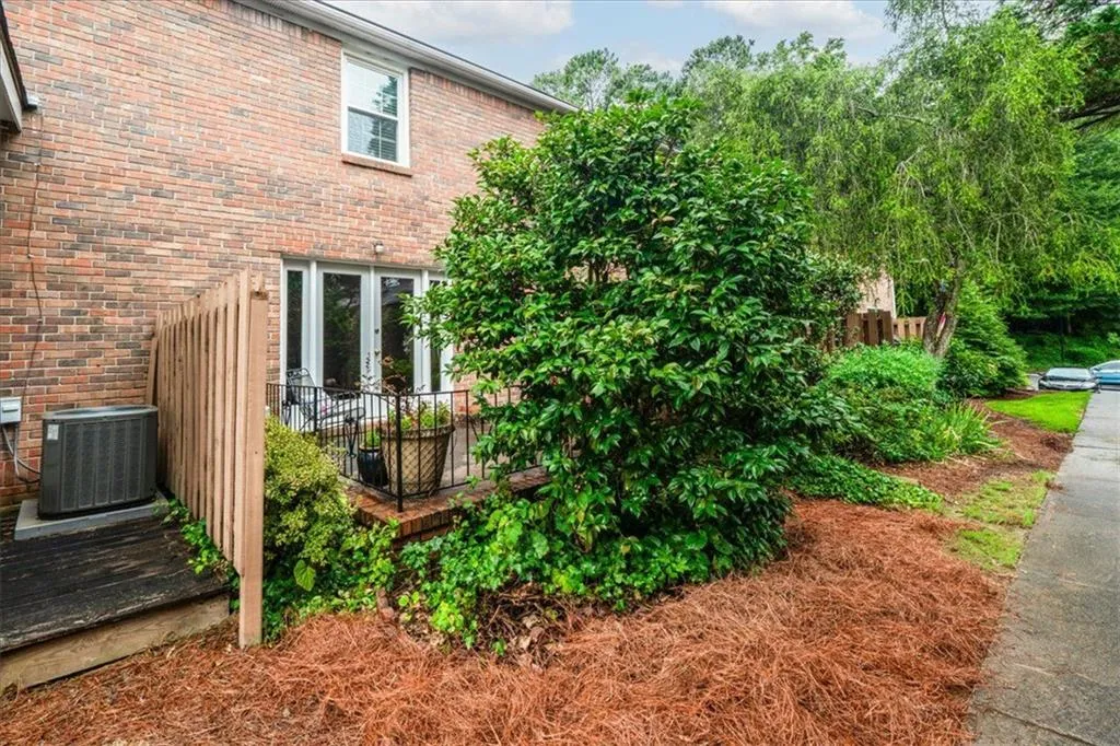 6700 Roswell Road Unit 33e, Sandy Springs, Georgia 30328, 2 Bedrooms Bedrooms, ,1 BathroomBathrooms,Residential,For Sale,6700 Roswell Road Unit 33e,7633141