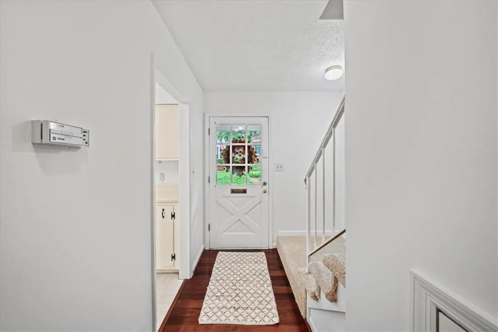 6700 Roswell Road Unit 33e, Sandy Springs, Georgia 30328, 2 Bedrooms Bedrooms, ,1 BathroomBathrooms,Residential,For Sale,6700 Roswell Road Unit 33e,7633141