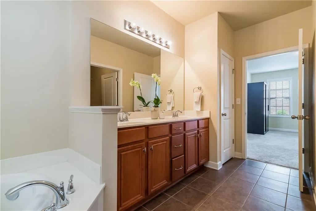 7265 Glisten Avenue Unit 116, Atlanta, Georgia 30328, 2 Bedrooms Bedrooms, ,2 BathroomsBathrooms,Residential,Sold,7265 Glisten Avenue Unit 116,6021056