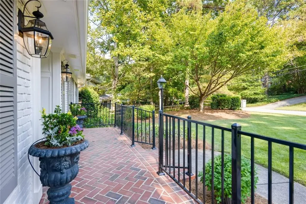 260 Glencourtney Drive, Atlanta, Georgia 30328, 4 Bedrooms Bedrooms, ,3 BathroomsBathrooms,Residential,Sold,260 Glencourtney Drive,6627763