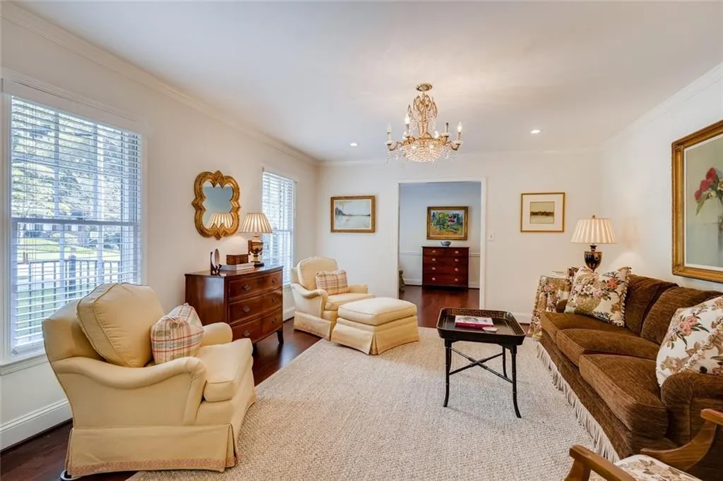 260 Glencourtney Drive, Atlanta, Georgia 30328, 4 Bedrooms Bedrooms, ,3 BathroomsBathrooms,Residential,Sold,260 Glencourtney Drive,6627763