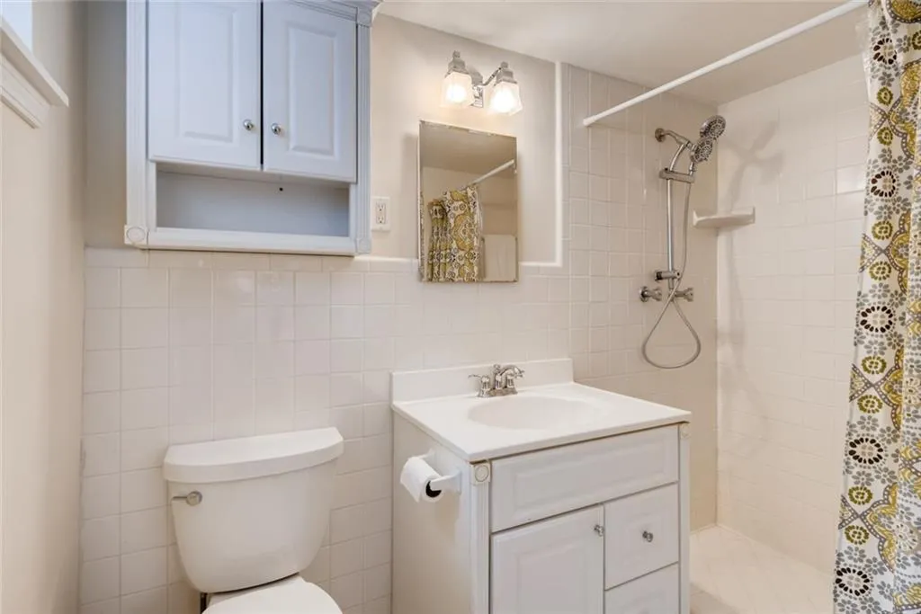 260 Glencourtney Drive, Atlanta, Georgia 30328, 4 Bedrooms Bedrooms, ,3 BathroomsBathrooms,Residential,Sold,260 Glencourtney Drive,6627763