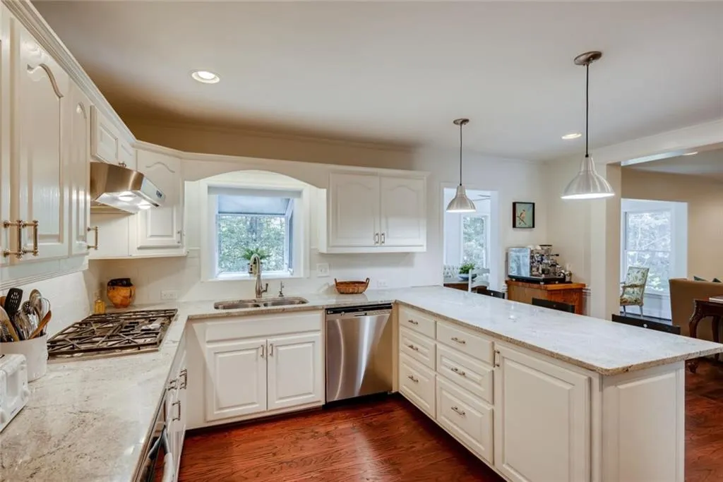 260 Glencourtney Drive, Atlanta, Georgia 30328, 4 Bedrooms Bedrooms, ,3 BathroomsBathrooms,Residential,Sold,260 Glencourtney Drive,6627763