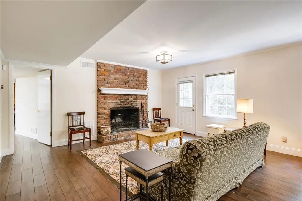 260 Glencourtney Drive, Atlanta, Georgia 30328, 4 Bedrooms Bedrooms, ,3 BathroomsBathrooms,Residential,Sold,260 Glencourtney Drive,6627763