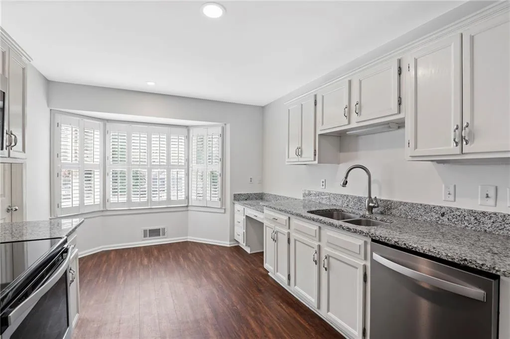 805 Camden Court, Sandy Springs, Georgia 30327, 3 Bedrooms Bedrooms, ,2 BathroomsBathrooms,Residential,Sold,805 Camden Court,6914253