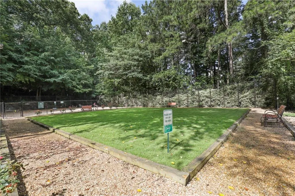 805 Camden Court, Sandy Springs, Georgia 30327, 3 Bedrooms Bedrooms, ,2 BathroomsBathrooms,Residential,Sold,805 Camden Court,6914253