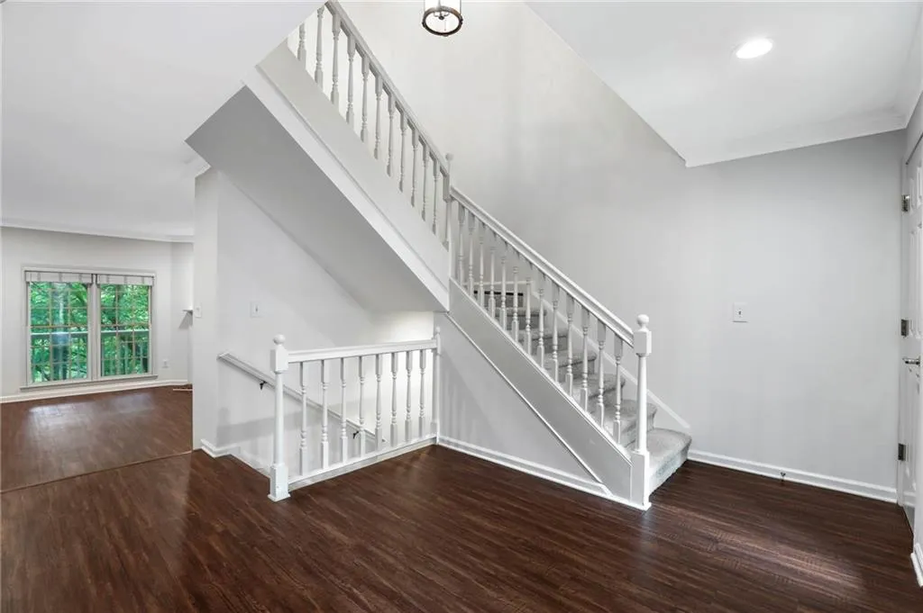 805 Camden Court, Sandy Springs, Georgia 30327, 3 Bedrooms Bedrooms, ,2 BathroomsBathrooms,Residential,Sold,805 Camden Court,6914253