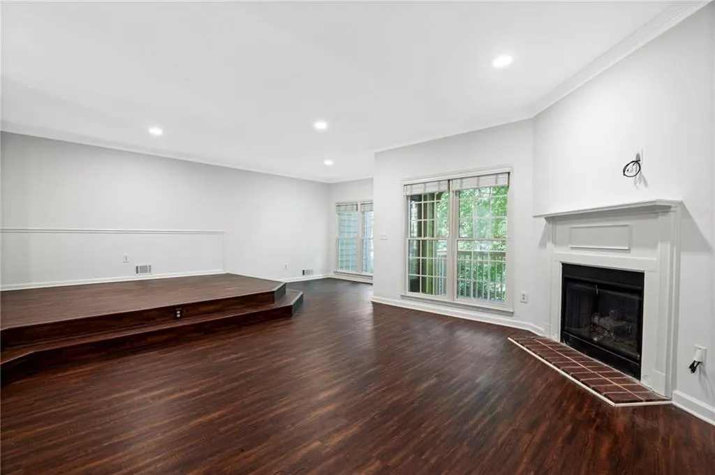 805 Camden Court, Sandy Springs, Georgia 30327, 3 Bedrooms Bedrooms, ,2 BathroomsBathrooms,Residential,Sold,805 Camden Court,6914253