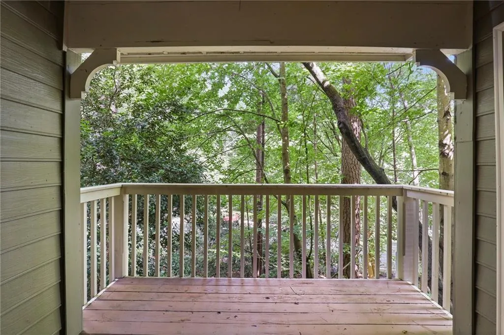 805 Camden Court, Sandy Springs, Georgia 30327, 3 Bedrooms Bedrooms, ,2 BathroomsBathrooms,Residential,Sold,805 Camden Court,6914253