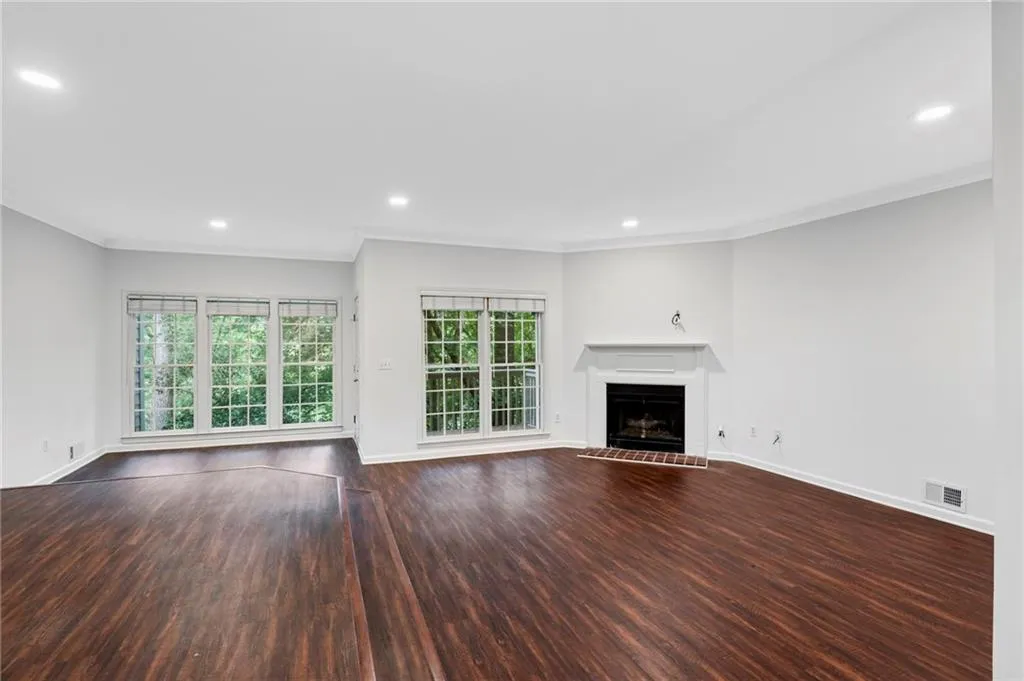 805 Camden Court, Sandy Springs, Georgia 30327, 3 Bedrooms Bedrooms, ,2 BathroomsBathrooms,Residential,Sold,805 Camden Court,6914253