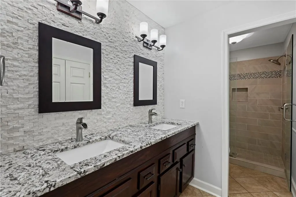 805 Camden Court, Sandy Springs, Georgia 30327, 3 Bedrooms Bedrooms, ,2 BathroomsBathrooms,Residential,Sold,805 Camden Court,6914253