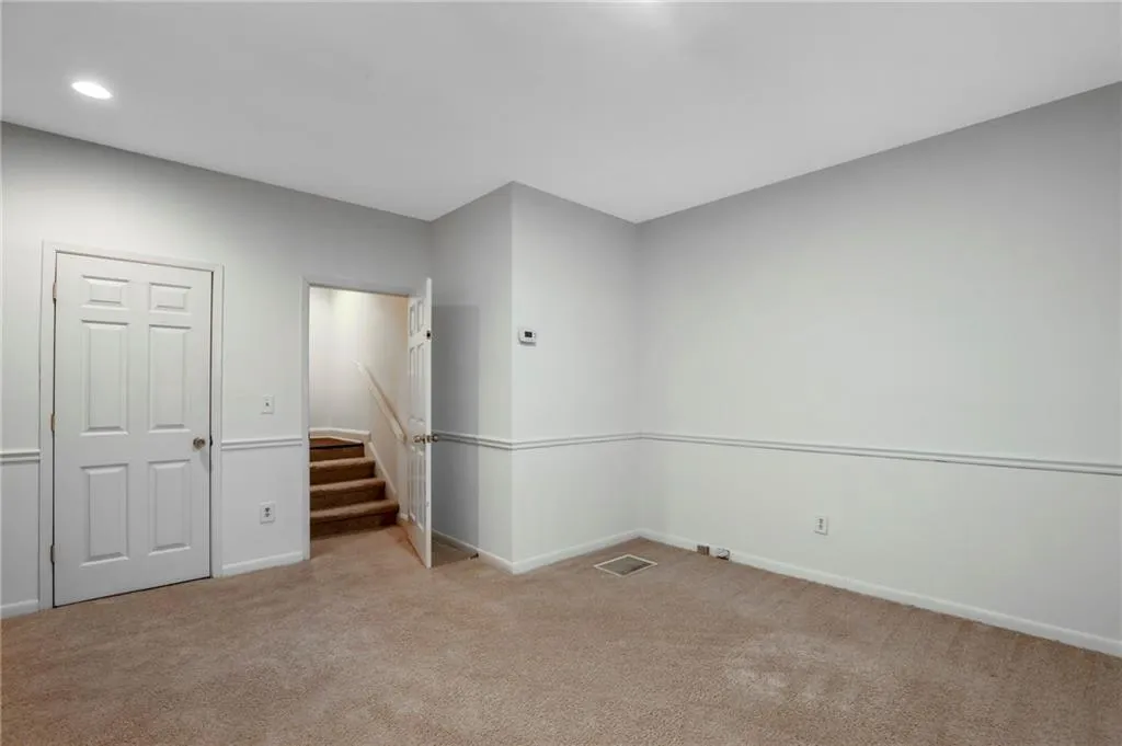 805 Camden Court, Sandy Springs, Georgia 30327, 3 Bedrooms Bedrooms, ,2 BathroomsBathrooms,Residential,Sold,805 Camden Court,6914253