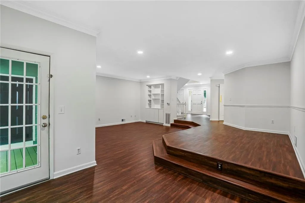 805 Camden Court, Sandy Springs, Georgia 30327, 3 Bedrooms Bedrooms, ,2 BathroomsBathrooms,Residential,Sold,805 Camden Court,6914253