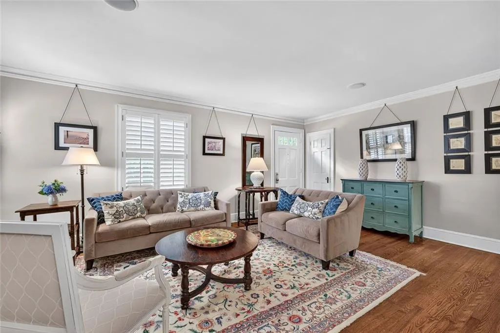 789 Longwood Drive Nw, Atlanta, Georgia 30305, 5 Bedrooms Bedrooms, ,3 BathroomsBathrooms,Residential,For Sale,789 Longwood Drive Nw,7646573