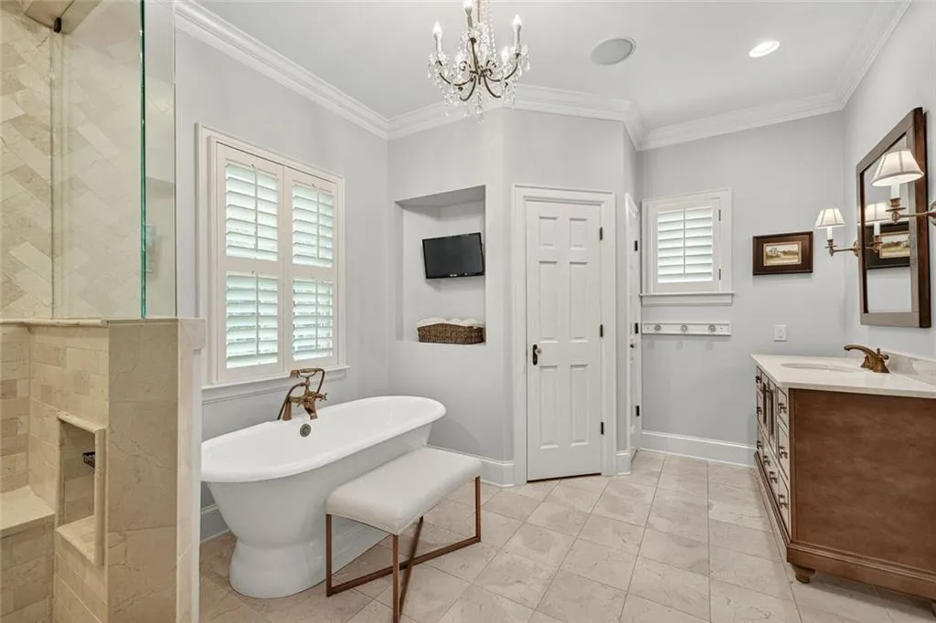 789 Longwood Drive Nw, Atlanta, Georgia 30305, 5 Bedrooms Bedrooms, ,3 BathroomsBathrooms,Residential,For Sale,789 Longwood Drive Nw,7646573