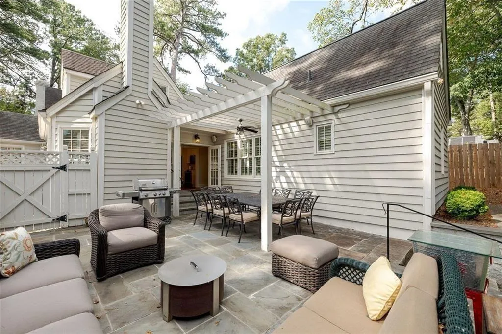 789 Longwood Drive Nw, Atlanta, Georgia 30305, 5 Bedrooms Bedrooms, ,3 BathroomsBathrooms,Residential,For Sale,789 Longwood Drive Nw,7646573