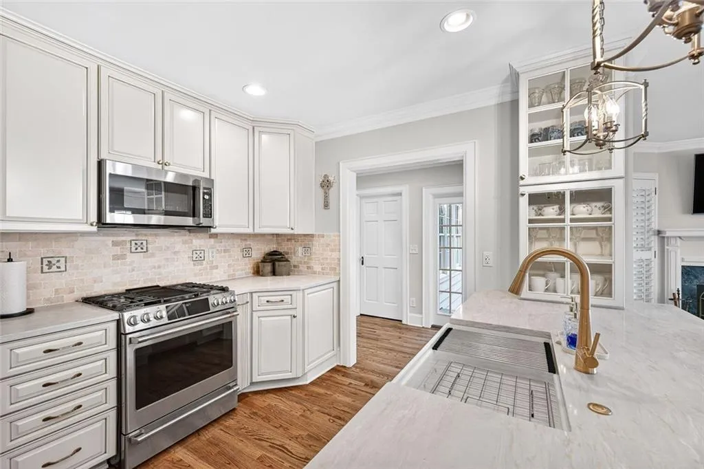 789 Longwood Drive Nw, Atlanta, Georgia 30305, 5 Bedrooms Bedrooms, ,3 BathroomsBathrooms,Residential,For Sale,789 Longwood Drive Nw,7646573